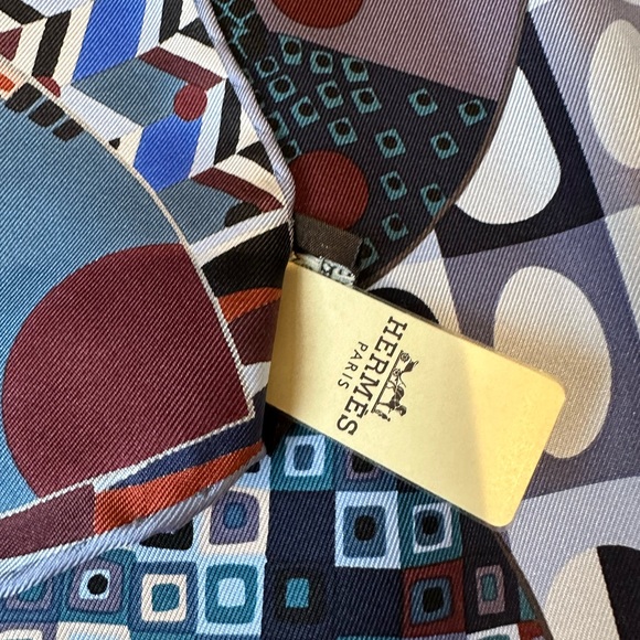 Hermès les ailes de la soie silk butterfly scarf - Picture 4 of 5